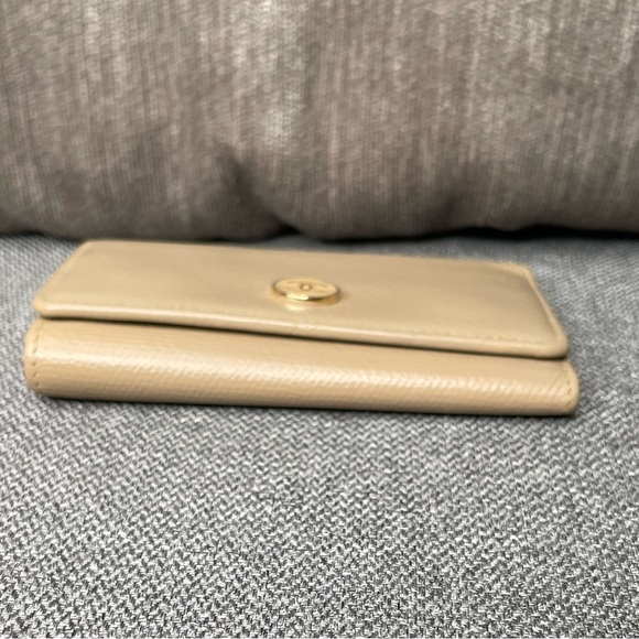 Gorgeous Chanel 6-Ring Keyholder in Excellent Condition! - Picture 7 of 12